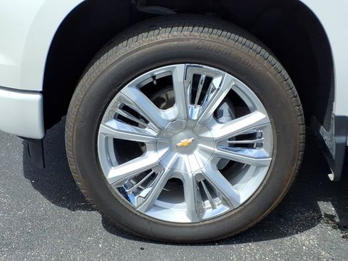 Used 2025 Chevrolet Silverado 1500 High Country AWD/4WD image 31