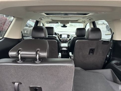 Used 2023 GMC Acadia Denali w/ Black Diamond Edition image 30
