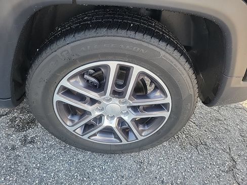 Used 2019 Jeep Compass Latitude FWD image 8