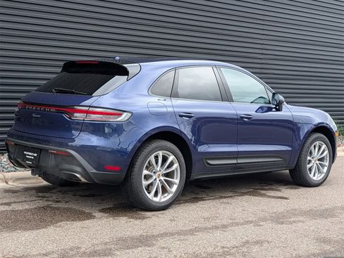 Used 2025 Porsche Macan image 24