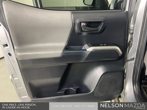 Used 2017 Toyota Tacoma SR5 w/ Tow Package RWD image 19
