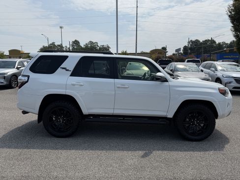 Used 2023 Toyota 4Runner TRD Off-Road Premium w/ Moonroof Package AWD/4WD image 11