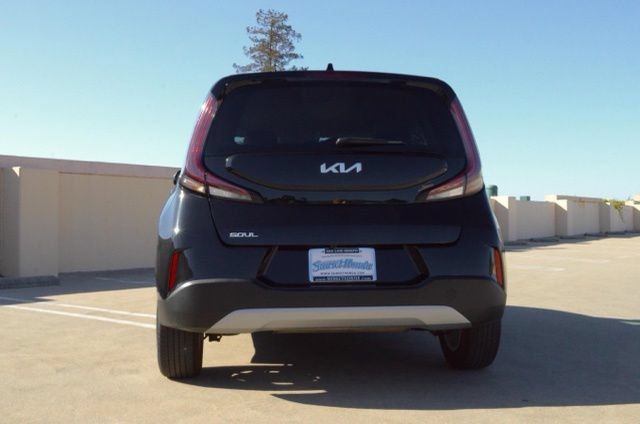 Used 2025 Kia Soul LX w/ LX Technology Package FWD image 31
