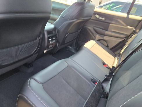 Used 2025 Jeep Grand Cherokee Altitude AWD/4WD image 8