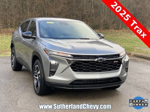 Certified 2025 Chevrolet Trax RS w/ Driver Confidence Package image 1