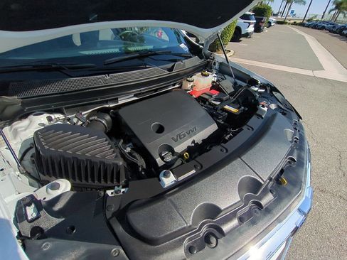 Used 2022 Chevrolet Traverse LT image 28