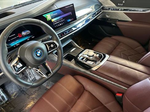 Used 2024 BMW i7 M70 image 9