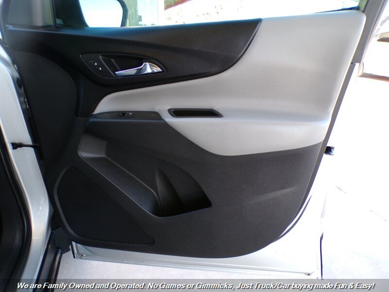 Used 2018 Chevrolet Equinox LS FWD image 28