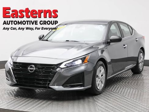 Used 2024 Nissan Altima 2.5 S image 1