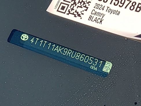 Used 2024 Toyota Camry SE image 37