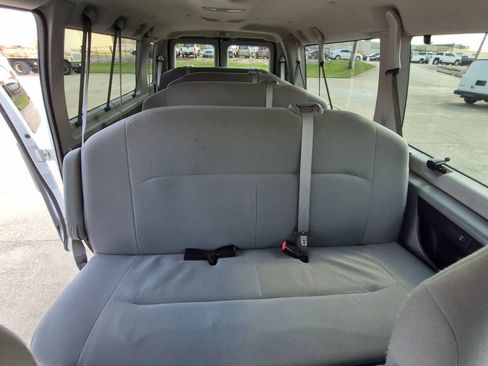 Used 2009 Ford E-350 and Econoline 350 XL RWD image 25