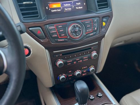 Used 2020 Nissan Pathfinder Platinum image 6