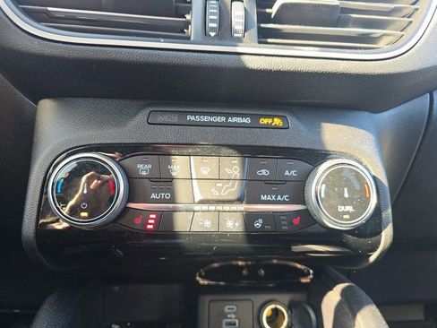 Used 2022 Ford Escape SEL image 18