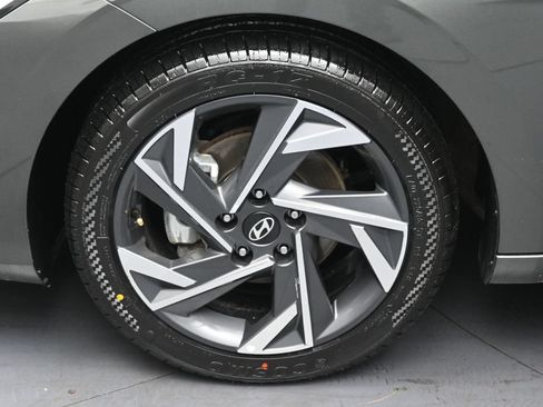 Used 2025 Hyundai Elantra SEL FWD image 41