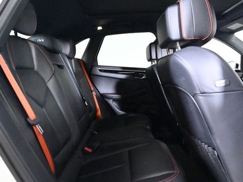 Certified 2022 Porsche Macan AWD/4WD image 19