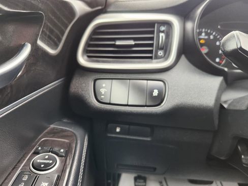Used 2016 Kia Sorento AWD image 14