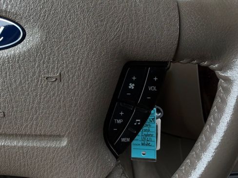 Used 2004 Ford Explorer Limited image 32