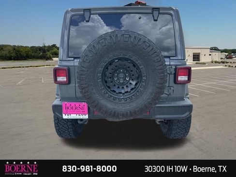 Used 2022 Jeep Wrangler Unlimited Sahara w/ Cold Weather Group AWD/4WD image 11