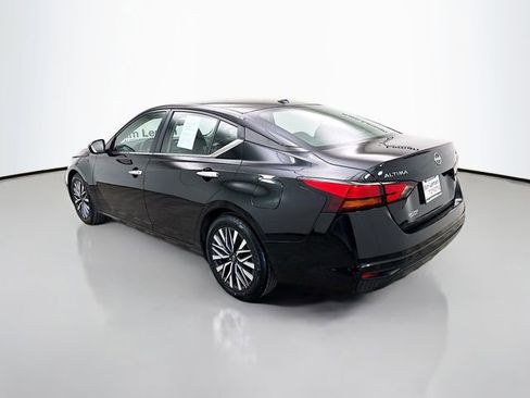 Used 2024 Nissan Altima 2.5 SV image 5