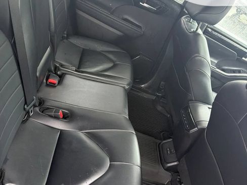 Used 2024 Toyota Highlander XLE AWD/4WD image 26