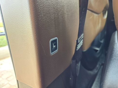 Used 2017 Chrysler Pacifica Limited FWD image 57