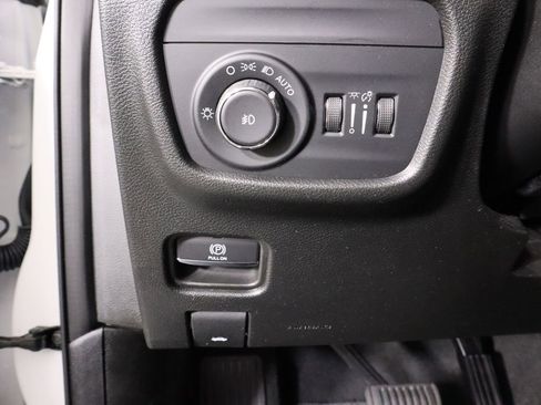 Used 2023 Jeep Grand Cherokee Limited image 19