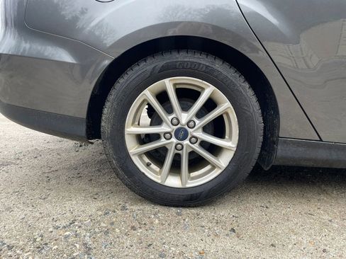 Used 2015 Ford Focus SE w/ Reverse Sensing Package image 24