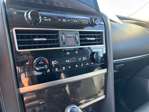 Used 2024 INFINITI QX80 Luxe image 19