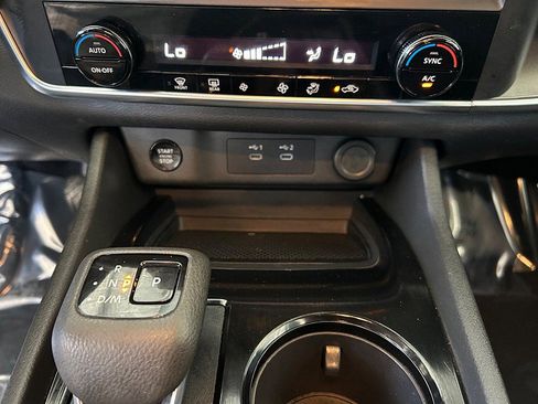 Used 2024 Nissan Rogue SV FWD image 51