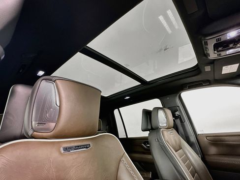 Used 2026 GMC Yukon XL Denali Ultimate w/ LPO, Illumination Package AWD/4WD image 21