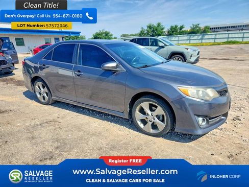 Used 2012 Toyota Camry SE w/ Leather Pkg FWD image 5