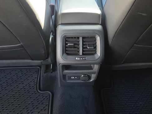 Used 2022 Volkswagen Tiguan SE R-Line image 29