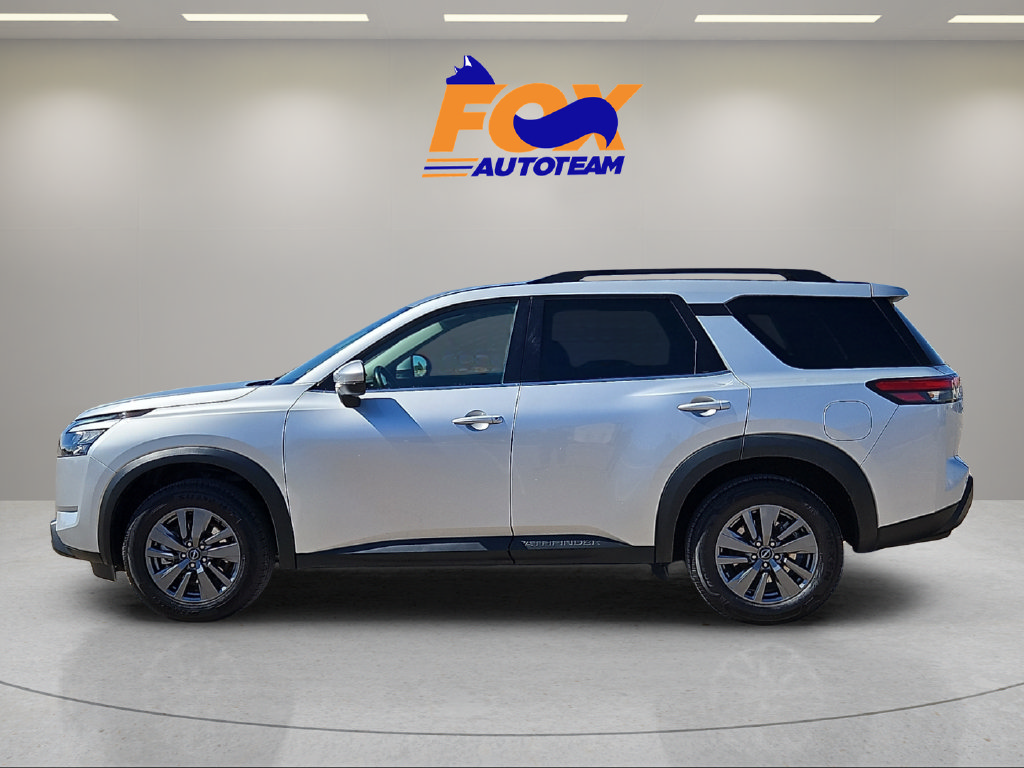 Used 2024 Nissan Pathfinder SV FWD image 2