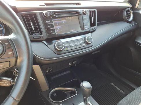 Used 2018 Toyota RAV4 XLE AWD/4WD image 27