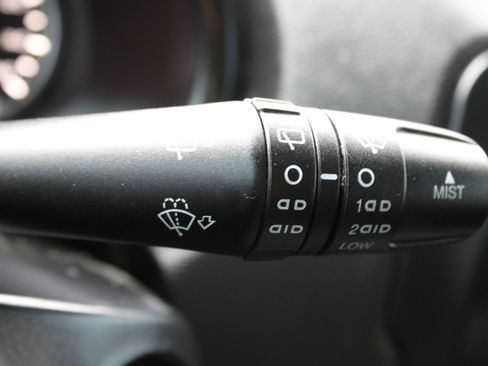 Used 2016 Jeep Renegade Latitude w/ Cold Weather Group image 29