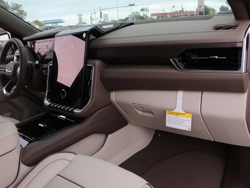 New 2026 GMC Yukon XL Denali AWD/4WD image 36