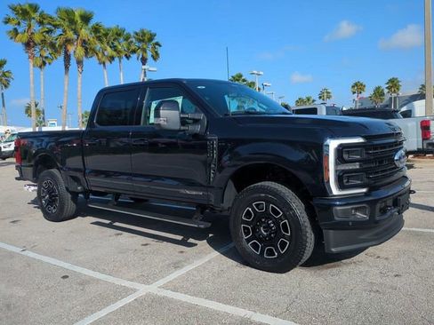 Used 2025 Ford F250 Platinum w/ FX4 Off-Road Package AWD/4WD image 2