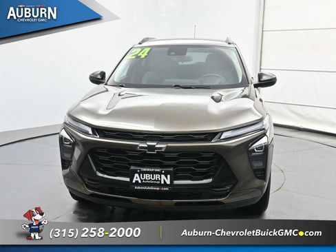 Used 2024 Chevrolet Trax ACTIV FWD image 3