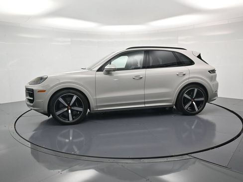 Certified 2026 Porsche Cayenne GTS AWD/4WD image 2