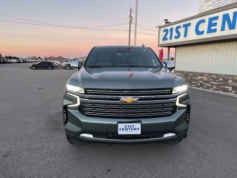 Used 2023 Chevrolet Suburban Premier image 2