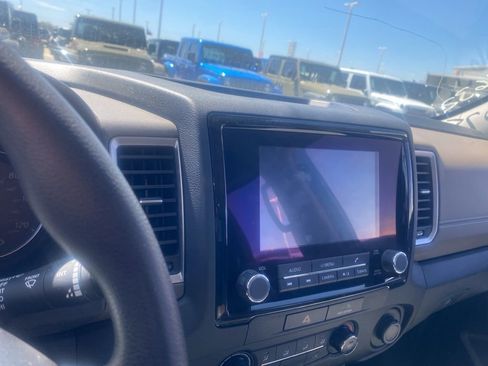 Used 2022 Nissan Frontier SV w/ Technology Package image 14
