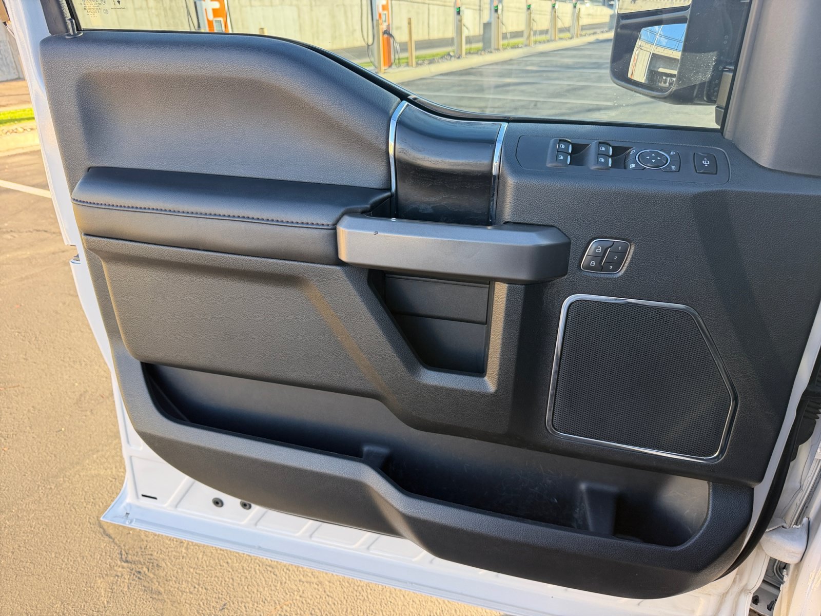 Used 2019 Ford F350 Platinum w/ Platinum Ultimate Package AWD/4WD image 13