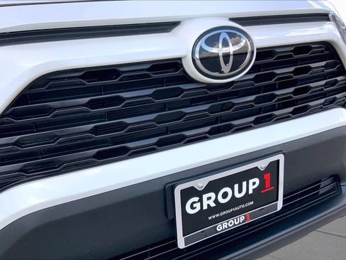 Used 2022 Toyota RAV4 XLE Premium FWD image 29