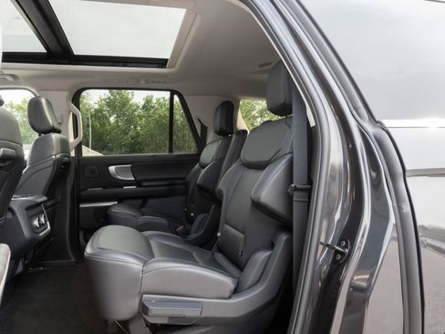Used 2025 Ford Expedition Max Platinum w/ Driver's Package AWD/4WD image 18