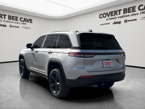 New 2025 Jeep Grand Cherokee Altitude image 6