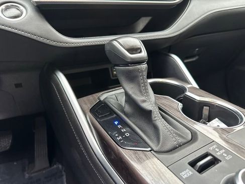 Certified 2025 Toyota Highlander Platinum AWD/4WD image 38