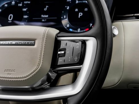 Used 2022 Land Rover Range Rover Long Wheelbase SE image 17