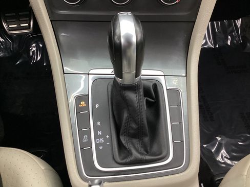 Used 2017 Volkswagen Golf Alltrack S image 37