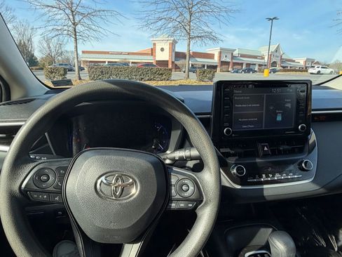 Used 2022 Toyota Corolla LE image 10