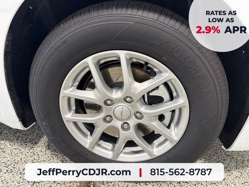 New 2027 Chrysler Pacifica Select FWD image 13